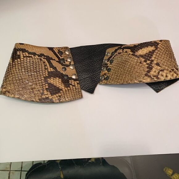 Snake Python skin belt beige/brown 2sets of snaps. - Picture 2 of 7